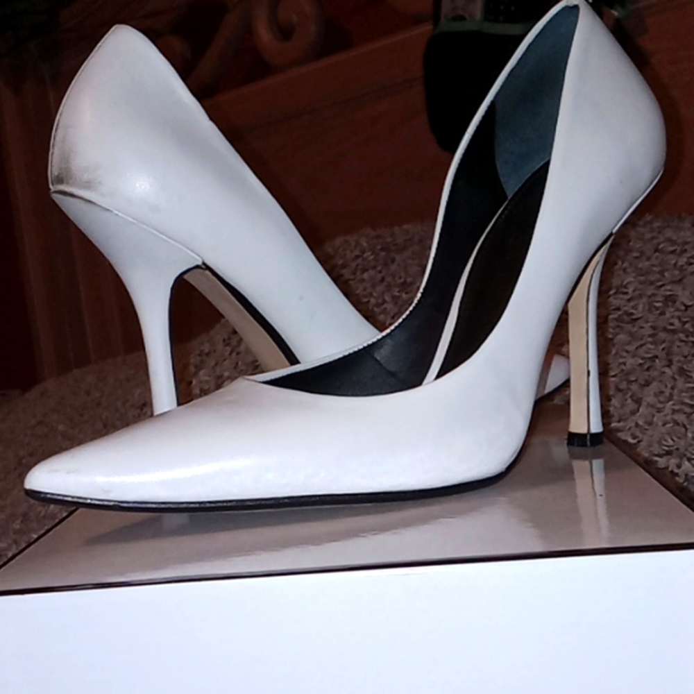 Guess Carrie, Size 9M, White Leather
